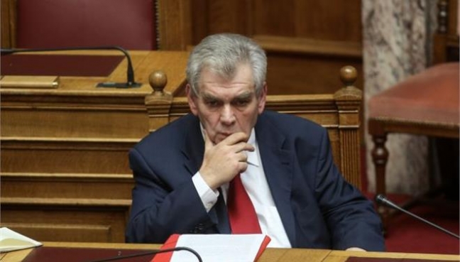 Ο αναπληρωτής υπουργός Δικαιοσύνης, αρμόδιος για θέματα διαφθοράς, Δημήτρης Παπαγγελόπουλος. Ο συνδικαλιστικός τρόπος με τον οποίο θα διεξαχθεί η συζήτηση στη Βουλή στόχο έχει να αποκρυβεί (ή να συμωηφιστεί) η παρέμβασή του στην ανεξάρτητη Δικαιοσύνη.