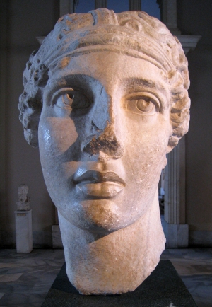 Κεφαλή ρωμαϊκού αγάλματος της Σαπφούς, που ανακαλύφθηκε στη Σμύρνη, αντίγραφο χαμένου αγάλματος της ελληνιστικής περιόδου.