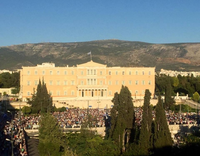 15 Iουνίου 2016, πλατεία Συντάγματος, Αθηνα. Όψη της συγκέντρωσης που διοργανώθηκε με κεντρικό σύνθημα #Παραιτηθείτε.