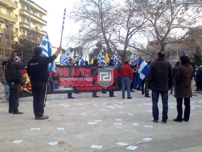 Συγκέντρωση της νεοναζιστικής Χρυσής Αυγής στην Κομοτηνή το 2010, πριν στην οργάνωση η κοινωνία αποδώσει το ρόλο του τιμωρού των υπευθύνων για τη χρεοκοπία της χώρας.
