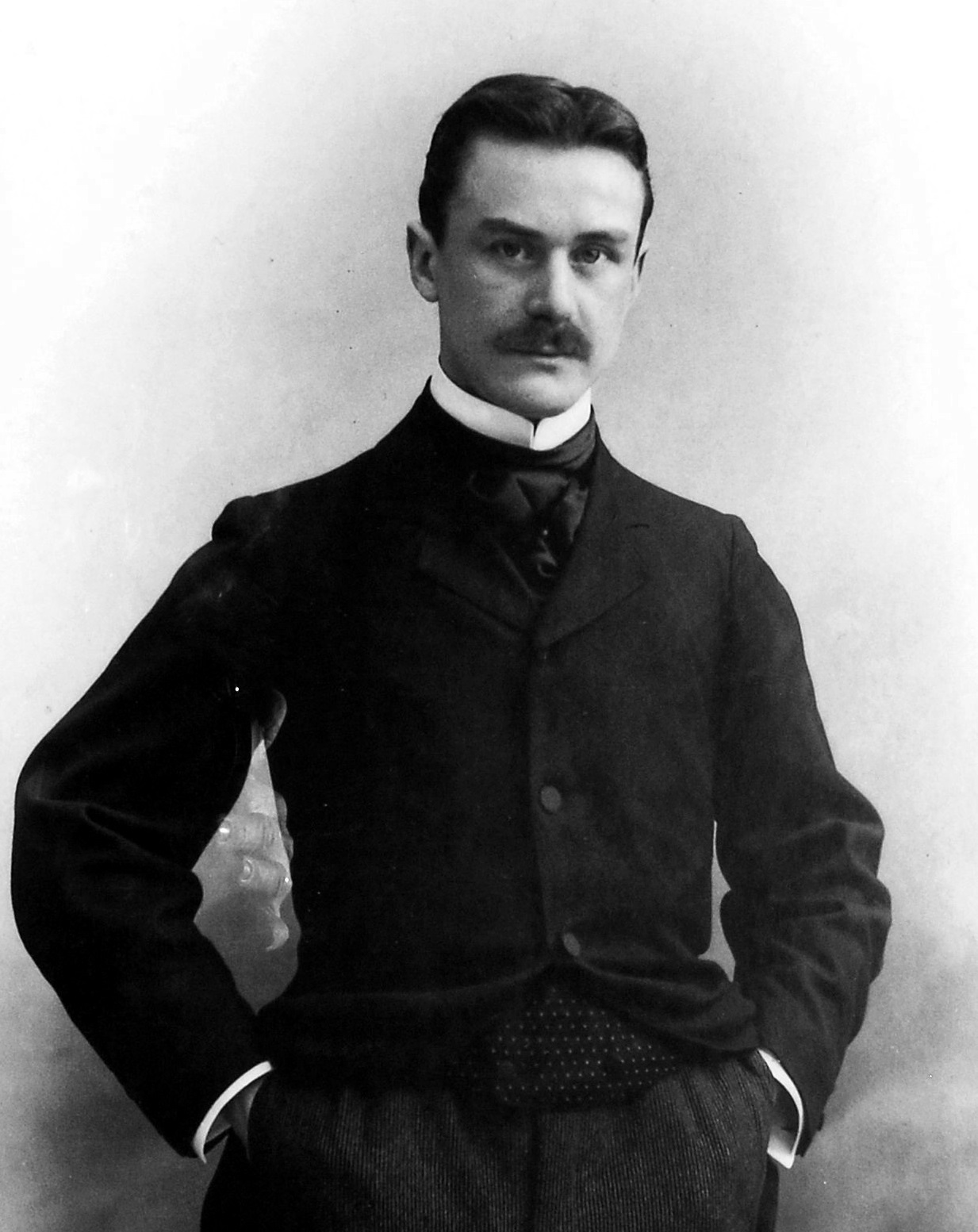 Thomas Mann 1900 cropped