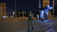 &Kappa;&omega;&nu;&sigma;&tau;&alpha;&nu;&tau;&iota;&nu;&omicron;ύ&pi;&omicron;&lambda;&eta;, 15 &Iota;&omicron;&upsilon;&lambda;ί&omicron;&upsilon;, &lambda;ί&gamma;&omicron; &pi;&rho;&iota;&nu; &alpha;&pi;ό &tau;&alpha; &mu;&epsilon;&sigma;ά&nu;&upsilon;&chi;&tau;&alpha;. &Sigma;&tau;&rho;&alpha;&tau;&iota;ώ&tau;&eta;&sigmaf; &phi;&rho;&omicron;&upsilon;&rho;ό&sigmaf; &tau;&rho;&alpha;&pi;&epsilon;&zeta;ώ&nu;, &tau;&eta;&nu; ώ&rho;&alpha; &tau;&eta;&sigmaf; &epsilon;&kappa;&delta;ή&lambda;&omega;&sigma;&eta;&sigmaf; &tau;&omicron;&upsilon; &pi;&rho;&alpha;&xi;&iota;&kappa;&omicron;&pi;ή&mu;&alpha;&tau;&omicron;&sigmaf;.