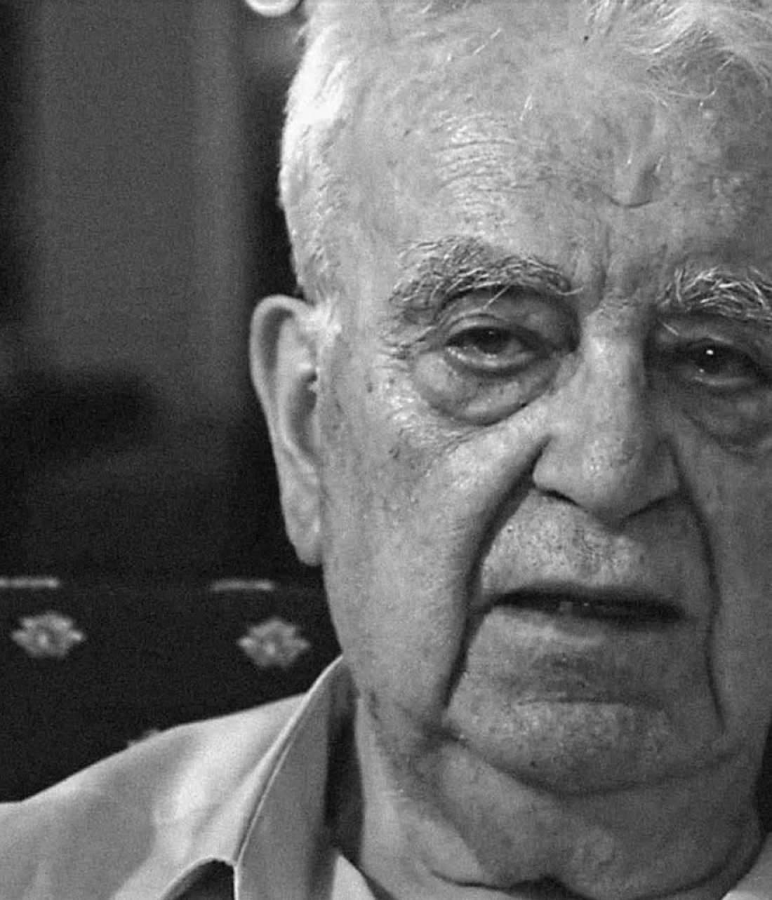 Ο Τάσος Πορφύρης. Η φωτογραφία, από το ντοκιμαντέρ-πορτρέτο του ποιητή που γύρισε το 2016 ο Τάσος Αναστασίου.  
