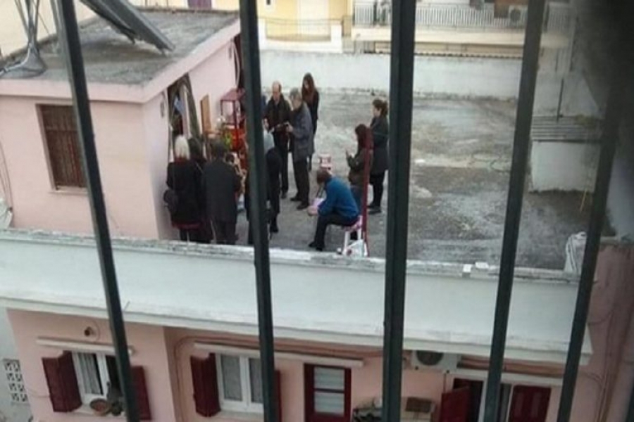 &Theta;&rho;&eta;&sigma;&kappa;&epsilon;&upsilon;&tau;&iota;&kappa;ή &tau;&epsilon;&lambda;&epsilon;&tau;ή &mu;&epsilon;&tau;ά &tau;&eta;&nu; &alpha;&nu;&alpha;&sigma;&tau;&omicron;&lambda;ή &tau;&eta;&sigmaf; &theta;&rho;&eta;&sigma;&kappa;&epsilon;&upsilon;&tau;&iota;&kappa;ή&sigmaf; &lambda;&alpha;&tau;&rho;&epsilon;ί&alpha;&sigmaf;, &sigma;&epsilon; &tau;&alpha;&rho;ά&tau;&sigma;&alpha; &pi;&omicron;&lambda;&upsilon;&kappa;&alpha;&tau;&omicron;&iota;&kappa;ί&alpha;&sigmaf; &sigma;&tau;&alpha; &Iota;&omega;ά&nu;&nu;&iota;&nu;&alpha;.