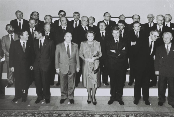 &Mu;ά&alpha;&sigma;&tau;&rho;&iota;&chi;&tau;, Brexit &kappa;&alpha;&iota; &Tau;&rho;&alpha;&mu;&pi;: &eta; &Epsilon;&upsilon;&rho;ώ&pi;&eta; ό&pi;&omega;&sigmaf; &tau;&eta; &delta;&iota;&alpha;&beta;ά&zeta;&epsilon;&iota; &eta; &Beta;&rho;&epsilon;&tau;&alpha;&nu;ί&alpha;