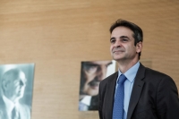 O &pi;&rho;ό&epsilon;&delta;&rho;&omicron;&sigmaf; &tau;&eta;&sigmaf; &Nu;&Delta;, &Kappa;&upsilon;&rho;&iota;ά&kappa;&omicron;&sigmaf; &Mu;&eta;&tau;&sigma;&omicron;&tau;ά&kappa;&eta;&sigmaf;. &Tau;&omicron; &mu;&epsilon;ί&gamma;&mu;&alpha; &alpha;&nu;&tau;&iota;&pi;&omicron;&lambda;ί&tau;&epsilon;&upsilon;&sigma;&eta;&sigmaf; &pi;&omicron;&upsilon; &alpha;&sigma;&kappa;&epsilon;ί &tau;&omicron; &kappa;ό&mu;&mu;&alpha; &tau;&omicron;&upsilon; &theta;&alpha; &pi;&rho;έ&pi;&epsilon;&iota; &nu;&alpha; &tau;&omicron;&nu; &pi;&rho;&omicron;&beta;&lambda;&eta;&mu;&alpha;&tau;ί&zeta;&epsilon;&iota;.