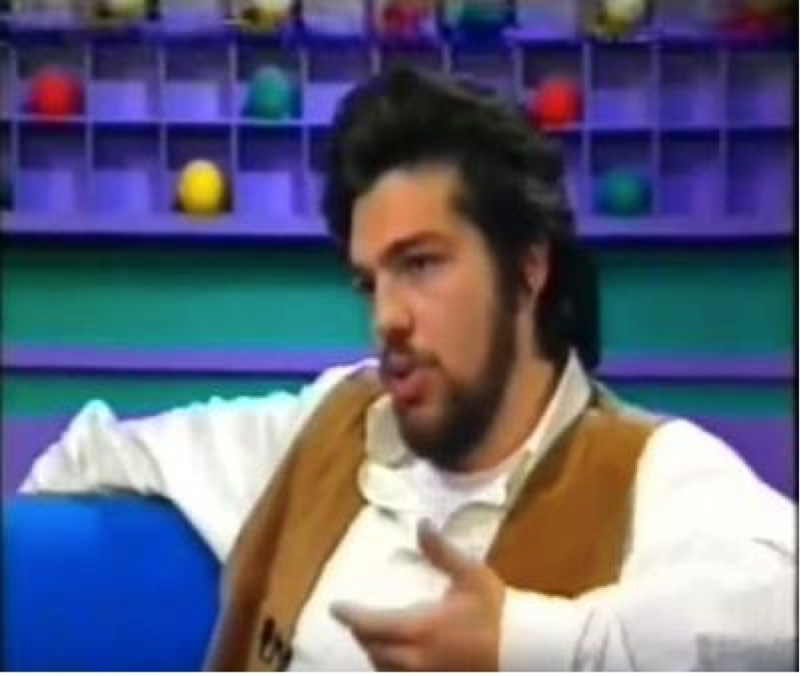 &Omicron; &Alpha;&lambda;έ&xi;&eta;&sigmaf; &Tau;&sigma;ί&pi;&rho;&alpha;&sigmaf; &omega;&sigmaf; &phi;&omicron;&iota;&tau;&eta;&tau;ή&sigmaf; &mu;&pi;&omicron;&rho;&epsilon;ί &nu;&alpha; &alpha;&pi;&omicron;&lambda;ά&mu;&beta;&alpha;&nu;&epsilon; &tau;&eta;&nu; &epsilon;&kappa;&tau;ί&mu;&eta;&sigma;&eta; &tau;&omega;&nu; &laquo;&sigma;&upsilon;&nu;&alpha;&gamma;&omega;&nu;&iota;&sigma;&tau;ώ&nu;&raquo; &tau;&omicron;&upsilon;, &tau;&alpha;&upsilon;&tau;ό&chi;&rho;&omicron;&nu;&alpha; ό&mu;&omega;&sigmaf; &pi;&rho;&omicron;&kappa;&alpha;&lambda;&omicron;ύ&sigma;&epsilon; &tau;&omicron;&nu; &omicron;ί&kappa;&tau;&omicron; &tau;&omega;&nu; &sigma;&omicron;&beta;&alpha;&rho;ώ&nu; &sigma;&upsilon;&mu;&phi;&omicron;&iota;&tau;&eta;&tau;ώ&nu; &tau;&omicron;&upsilon; &mu;&epsilon; &tau;&iota;&sigmaf; &alpha;&sigma;&tau;&epsilon;ί&epsilon;&sigmaf; &epsilon;&pi;&iota;&delta;ό&sigma;&epsilon;&iota;&sigmaf; &tau;&omicron;&upsilon; &sigma;&tau;&alpha; &mu;&alpha;&theta;ή&mu;&alpha;&tau;&alpha;, &tau;&omicron;&nu; &alpha;&sigma;ύ&nu;&tau;&alpha;&kappa;&tau;&omicron; &sigma;&tau;&alpha; ό&rho;&iota;&alpha; &tau;&eta;&sigmaf; &alpha;&mu;&omicron;&rho;&phi;&omega;&sigma;&iota;ά&sigmaf; &lambda;ό&gamma;&omicron; &tau;&omicron;&upsilon; &kappa;&alpha;&iota; &tau;&eta;&nu; &pi;&epsilon;&rho;&iota;&beta;&omicron;&lambda;ή &tau;&omicron;&upsilon; &sigma;&beta;&alpha;&rho;&nu;&iota;ά&rho;&eta;. 