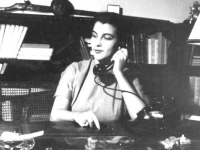 &Eta; &Alpha;&mu;&alpha;&lambda;ί&alpha; &Mu;&epsilon;&gamma;&alpha;&pi;ά&nu;&omicron;&upsilon; &tau;&eta; &delta;&epsilon;&kappa;&alpha;&epsilon;&tau;ί&alpha; &tau;&omicron;&upsilon; 1950.