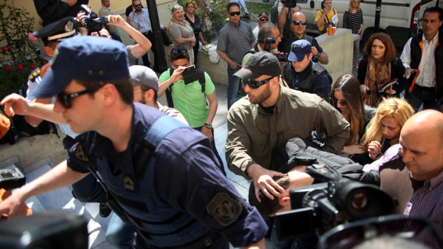 &Omicron; &sigma;&upsilon;&lambda;&lambda;&eta;&phi;&theta;&epsilon;ί&sigmaf; &kappa;&alpha;&tau;&eta;&gamma;&omicron;&rho;&omicron;ύ&mu;&epsilon;&nu;&omicron;&sigmaf; &gamma;&iota;&alpha; &tau;&omicron; &phi;ό&nu;&omicron; &tau;&eta;&sigmaf; &tau;&epsilon;&tau;&rho;ά&chi;&rho;&omicron;&nu;&eta;&sigmaf; Ά&nu;&nu;&upsilon; &Mu;&pi;&omicron;&rho;ί&sigma;&omicron;&beta;&alpha;, &kappa;&alpha;&iota; &pi;&alpha;&tau;έ&rho;&alpha;&sigmaf; &tau;&eta;&sigmaf; &nu;&epsilon;&kappa;&rho;ή&sigmaf;, &omicron;&delta;&eta;&gamma;&epsilon;ί&tau;&alpha;&iota; &sigma;&tau;&omicron;&nu; &epsilon;&iota;&sigma;&alpha;&gamma;&gamma;&epsilon;&lambda;έ&alpha;. 