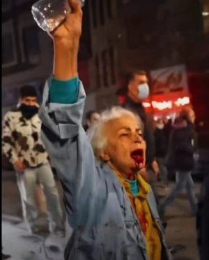 &laquo;&Delta;&epsilon;&nu; &phi;&omicron;&beta;ά&mu;&alpha;&iota;! &Delta;&epsilon;&nu; &phi;&omicron;&beta;ά&mu;&alpha;&iota;! &Epsilon;ί&mu;&alpha;&iota; &nu;&epsilon;&kappa;&rho;ή &epsilon;&delta;ώ &kappa;&alpha;&iota; 47 &chi;&rho;ό&nu;&iota;&alpha;!&raquo;