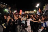 5 &Iota;&omicron;&upsilon;&lambda;ί&omicron;&upsilon; 2015. &Mu;έ&lambda;&eta; &kappa;&alpha;&iota; &omicron;&pi;&alpha;&delta;&omicron;ί &tau;&omicron;&upsilon; &Sigma;&Upsilon;&Rho;&Iota;&Zeta;&Alpha; &pi;&alpha;&nu;&eta;&gamma;&upsilon;&rho;ί&zeta;&omicron;&upsilon;&nu; &sigma;&tau;&omicron; &Sigma;ύ&nu;&tau;&alpha;&gamma;&mu;&alpha; &tau;&eta; &nu;ί&kappa;&eta; &tau;&omicron;&upsilon; &Omicron;&Chi;&Iota;. 