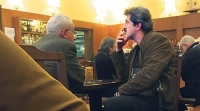 O &alpha;&nu;&alpha;&pi;&lambda;&eta;&rho;&omega;&tau;ή&sigmaf; &upsilon;&pi;&omicron;&upsilon;&rho;&gamma;ό&sigmaf; &Upsilon;&gamma;&epsilon;ί&alpha;&sigmaf; &Pi;&alpha;ύ&lambda;&omicron;&sigmaf; &Pi;&omicron;&lambda;ά&kappa;&eta;&sigmaf;, &kappa;&alpha;&pi;&nu;ί&zeta;&epsilon;&iota; &sigma;&tau;&omicron; &kappa;&alpha;&phi;&epsilon;&nu;&epsilon;ί&omicron; &tau;&eta;&sigmaf; &Beta;&omicron;&upsilon;&lambda;ή&sigmaf;. 