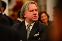 &Omicron; &Gamma;&iota;ώ&rho;&gamma;&omicron;&sigmaf; &Kappa;&alpha;&tau;&rho;&omicron;ύ&gamma;&kappa;&alpha;&lambda;&omicron;&sigmaf; &mu;&epsilon; &tau;&eta; &mu;ό&nu;&iota;&mu;&eta; &sigma;&tau;&omicron;&lambda;ή &tau;&omicron;&upsilon;: &phi;&alpha;&rho;&delta;&iota;ά &gamma;&rho;&alpha;&beta;ά&tau;&alpha; &kappa;&alpha;&iota; &pi;&omicron;&sigma;έ&tau;.