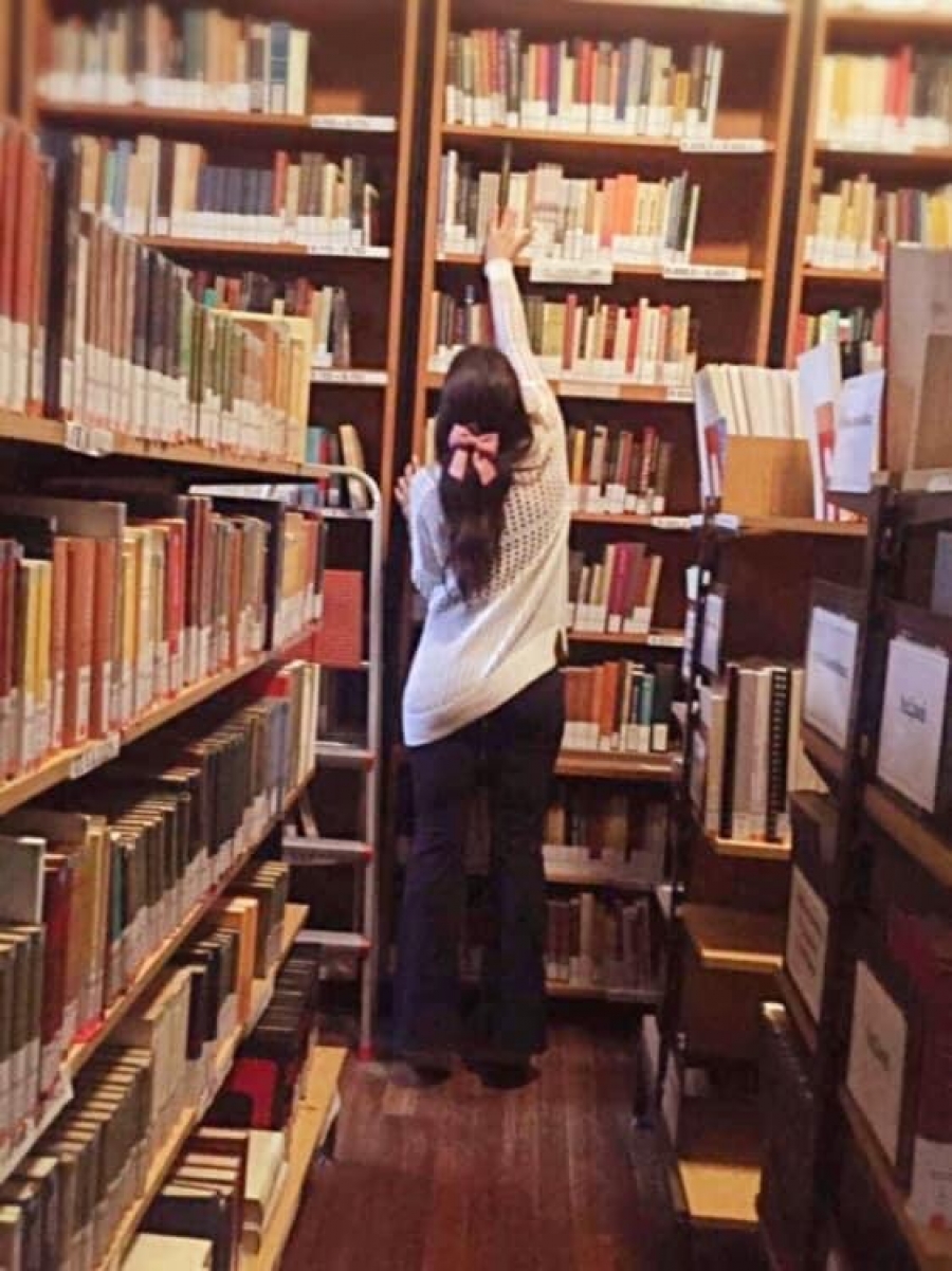 &Omicron; &chi;&rho;ό&nu;&omicron;&sigmaf; &pi;&omicron;&upsilon; &pi;&epsilon;&rho;&nu;ώ &mu;&epsilon; &tau;&alpha; &beta;&iota;&beta;&lambda;ί&alpha; &epsilon;ί&nu;&alpha;&iota; &chi;&rho;ό&nu;&omicron;&sigmaf; &alpha;&xi;&epsilon;&delta;&iota;&alpha;&lambda;&upsilon;&tau;&omicron;&sigmaf; &alpha;&pi;ό ό&lambda;&alpha; ό&sigma;&alpha; &theta;&epsilon;&omega;&rho;ώ &kappa;&omicron;&mu;&mu;ά&tau;&iota; &tau;&eta;&sigmaf; &kappa;&alpha;&theta;&eta;&mu;&epsilon;&rho;&iota;&nu;ό&tau;&eta;&tau;&alpha;&sigmaf; &mu;&omicron;&upsilon;.