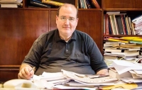 &Nu;ί&kappa;&omicron;&sigmaf; &Phi;ί&lambda;&eta;&sigmaf;. &Gamma;&iota;&alpha; &pi;&omicron;&lambda;ύ &kappa;&alpha;&iota;&rho;ό &delta;&iota;&epsilon;&upsilon;&theta;&upsilon;&nu;&tau;ή&sigmaf; &tau;&eta;&sigmaf; &Alpha;&upsilon;&gamma;ή&sigmaf;, &epsilon;&nu;ό&sigmaf; &kappa;&omicron;&mu;&mu;&alpha;&tau;&iota;&kappa;&omicron;ύ &phi;ύ&lambda;&lambda;&omicron;&upsilon; &pi;&omicron;&upsilon; &pi;&epsilon;&rho;&iota;&phi;&rho;ό&nu;&eta;&sigma;&epsilon; &sigma;&upsilon;&chi;&nu;ά &kappa;&alpha;&iota; &tau;&eta;&nu; &alpha;&nu;&tau;&iota;&kappa;&epsilon;&iota;&mu;&epsilon;&nu;&iota;&kappa;ό&tau;&eta;&tau;&alpha; &kappa;&alpha;&iota; &tau;&eta;&nu; &alpha;&nu;&tau;ί&theta;&epsilon;&tau;&eta; ά&pi;&omicron;&psi;&eta;, &sigma;ή&mu;&epsilon;&rho;&alpha; &alpha;&pi;&epsilon;&iota;&lambda;&epsilon;ί &delta;&eta;&mu;&omicron;&sigma;&iota;&omicron;&gamma;&rho;ά&phi;&omicron;&upsilon;&sigmaf; &pi;&omicron;&upsilon; &epsilon;&kappa;&phi;&rho;ά&zeta;&omicron;&upsilon;&nu; &epsilon;&lambda;&epsilon;ύ&theta;&epsilon;&rho;&alpha; &tau;&eta; &gamma;&nu;ώ&mu;&eta; &tau;&omicron;&upsilon;&sigmaf;. &Omicron;&iota; &delta;&eta;&mu;&omicron;&sigma;&iota;&omicron;&gamma;&rho;ά&phi;&omicron;&iota; &omicron;&phi;&epsilon;ί&lambda;&omicron;&upsilon;&nu; &nu;&alpha; &alpha;&nu;&tau;&iota;&delta;&rho;ά&sigma;&omicron;&upsilon;&nu; &kappa;&alpha;&iota; &nu;&alpha; &mu;&eta;&nu; &alpha;&pi;&omicron;&delta;&epsilon;&chi;&tau;&omicron;ύ&nu; &tau;&iota;&sigmaf; &alpha;&pi;&epsilon;&iota;&lambda;έ&sigmaf; &kappa;&alpha;&tau;ά &tau;&eta;&sigmaf; &epsilon;&lambda;&epsilon;&upsilon;&theta;&epsilon;&rho;ί&alpha;&sigmaf; &mu;&epsilon; &tau;&omicron;&nu; &tau;&rho;ό&pi;&omicron; &pi;&omicron;&upsilon; &epsilon;ί&chi;&alpha;&nu; &delta;&epsilon;&chi;&tau;&epsilon;ί &tau;&omicron;&upsilon;&sigmaf; &pi;&epsilon;&rho;&iota;&omicron;&rho;&iota;&sigma;&mu;&omicron;ύ&sigmaf; &tau;&eta;&sigmaf; έ&kappa;&phi;&rho;&alpha;&sigma;ή&sigmaf; &tau;&omicron;&upsilon;&sigmaf; &tau;&alpha; &chi;&rho;ό&nu;&iota;&alpha; &tau;&omicron;&upsilon; &Pi;&alpha;&tau;&tau;&alpha;&kappa;&omicron;ύ.