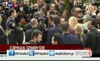 &Tau;&sigma;ί&pi;&rho;&alpha;&sigmaf; &kappa;&alpha;&iota; &Nu;&tau;&alpha;&beta;&omicron;ύ&tau;&omicron;&gamma;&lambda;&omicron;&upsilon; &mu;&omicron;&iota;&rho;ά&zeta;&omicron;&upsilon;&nu; &lambda;&omicron;&upsilon;&lambda;&omicron;ύ&delta;&iota;&alpha; &sigma;&tau;&iota;&sigmaf; &gamma;&upsilon;&nu;&alpha;ί&kappa;&epsilon;&sigmaf; &delta;&eta;&mu;&omicron;&sigma;&iota;&omicron;&gamma;&rho;ά&phi;&omicron;&upsilon;&sigmaf; &sigma;&tau;&eta; &Sigma;&mu;ύ&rho;&nu;&eta;. &Epsilon;&iota;&kappa;ό&nu;&alpha; &tau;&omicron;&pi;&iota;&kappa;&omicron;ύ &kappa;&alpha;&nu;&alpha;&lambda;&iota;&omicron;ύ ό&pi;&omega;&sigmaf; &alpha;&nu;&alpha;&mu;&epsilon;&tau;&alpha;&delta;ό&theta;&eta;&kappa;&epsilon; &alpha;&pi;ό &tau;&eta;&nu; &Epsilon;&Rho;&Tau;.