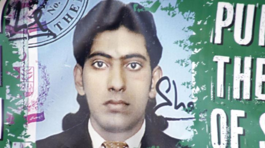 &Omicron; &Sigma;&alpha;&chi;&zeta;ά&tau; &Lambda;&omicron;&upsilon;&kappa;&mu;ά&nu;, &sigma;&epsilon; &lambda;&epsilon;&pi;&tau;&omicron;&mu;έ&rho;&epsilon;&iota;&alpha; &alpha;&pi;ό &pi;&alpha;&nu;ό &delta;&iota;&alpha;&mu;&alpha;&rho;&tau;&upsilon;&rho;ί&alpha;&sigmaf; &tau;&eta;&sigmaf; &Pi;&alpha;&kappa;&iota;&sigma;&tau;&alpha;&nu;&iota;&kappa;ή&sigmaf; &Kappa;&omicron;&iota;&nu;ό&tau;&eta;&tau;&alpha;&sigmaf; &Epsilon;&lambda;&lambda;ά&delta;&alpha;&sigmaf;.