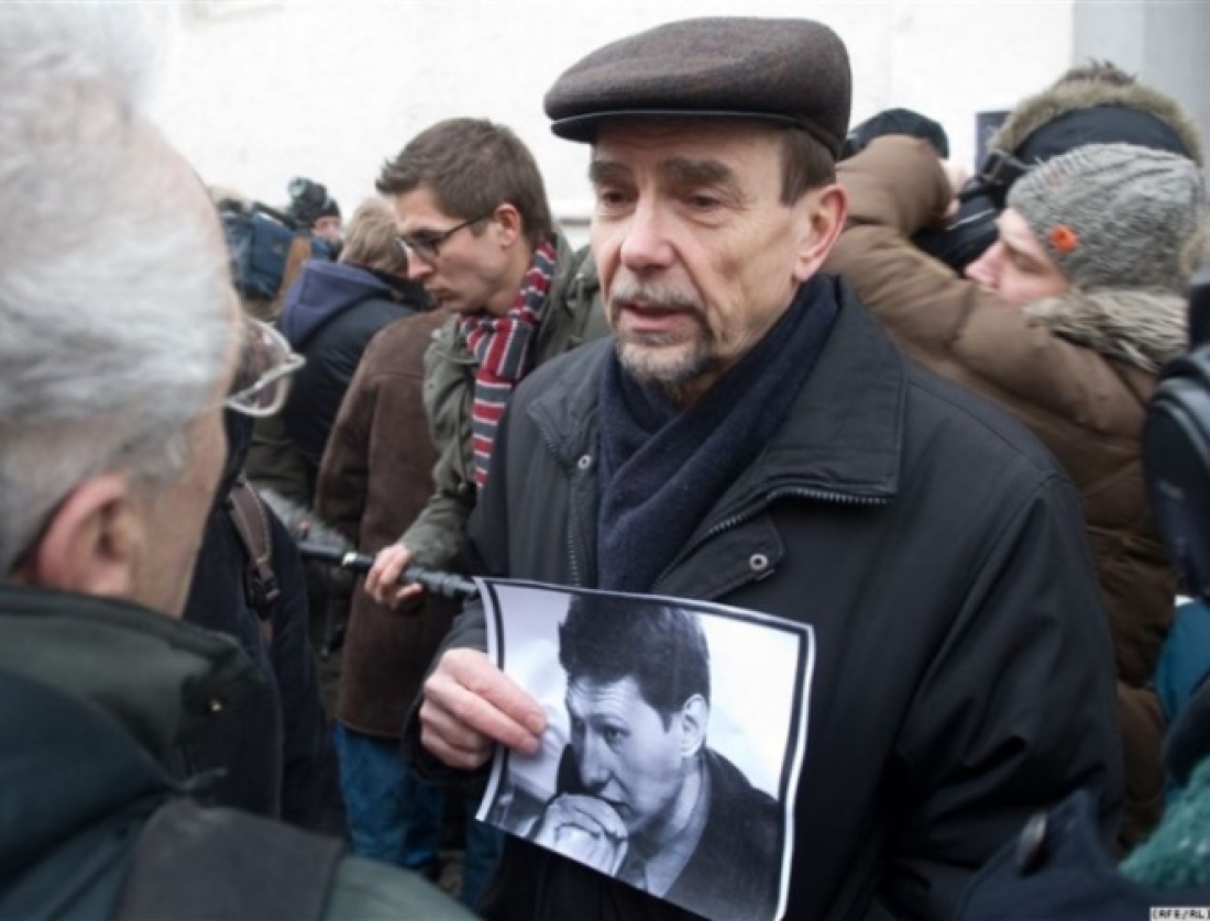 Ο Λεβ Πονομαριόφ σε διαδήλωση για τα ανθρώπινα δικαιώματα.  