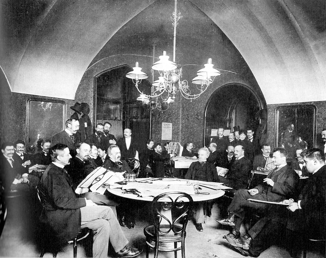 Τα βιεννέζικα καφενεία εξακολουθούν να φημίζονται για το ρόλο τους ως τόποι συνάντησης των λογοτεχνών. Οι συγγραφείς της ομάδας Jung Wien (Νεανική Βιέννη) συναντιούνταν τακτικά στο Café Griensteidl από το 1880 (φωτογραφία). Σε αυτόν τον ετερογενή κύκλο συγγραφέων, ο οποίος περιλάμβανε τους Arthur Schnitzler, Hugo von Hofmannsthal, Richard Beer-Hofmann, Peter Altenberg και Felix Salten, συμμετείχαν και γυναίκες. Συμμετείχαν ακόμη ηθοποιοί, ζωγράφοι, ακόμη και δικηγόροι και ψυχαναλυτές. Το 1897 το Palais Herberstein, στο ισόγειο του οποίου λειτουργούσε το Café Griensteidl, κατεδαφίστηκε. Οι συγγραφείς δεν πτοήθηκαν και  μετακόμισαν στο κοντινό Café Central. Στο δοκίμιό του Die demolirte Literatur (Η λογοτεχνία που κατεδαφίστηκε), ο Karl Kraus, ο οποίος τα πρώτα χρόνια συμμετείχε χαλαρά στις συναντήσεις των καφενείων, αργότερα αποσύρθηκε και άρχισε να επικρίνει τη ομάδα Jung Wien και γενικά τους συγγραφείς των καφενείων.     