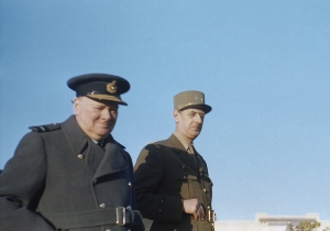 Ο στρατηγός Ντε Γκωλ και ο Ουίνστον Τσώρτσιλ στο Μαρακές, το 1944. Ο άγγλος πρωθυπουργός εκτιμούσε ιδιαίτερα τον γάλλο συνδαιτυμόνα του, αν και πολύ συχνά εύρισκε αφόρητο τον εγωκεντρικό χαρακτήρα του.  