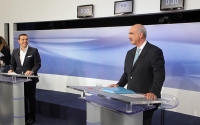 &Epsilon;&Rho;&Tau;, &Alpha;&theta;ή&nu;&alpha;, &lambda;ί&gamma;&omicron; &pi;&rho;&iota;&nu; &tau;&eta;&nu; έ&nu;&alpha;&rho;&xi;&eta; &tau;&omicron;&upsilon; &nu;&tau;&iota;&mu;&pi;έ&iota;&tau; &tau;&omega;&nu; &alpha;&rho;&chi;&eta;&gamma;&omega;&nu; &tau;&omega;&nu; &delta;ύ&omicron; &pi;&rho;ώ&tau;&omega;&nu; &kappa;&omicron;&mu;&mu;ά&tau;&omega;&nu;. &Alpha;&rho;&iota;&sigma;&tau;&epsilon;&rho;ά, &omicron; &Alpha;&lambda;έ&xi;&eta;&sigmaf; &Tau;&sigma;ί&pi;&rho;&alpha;&sigmaf; (&mu;&epsilon; &pi;&omicron;&sigma;έ&tau;, &chi;&omega;&rho;ί&sigmaf; &gamma;&rho;&alpha;&beta;ά&tau;&alpha;), &delta;&epsilon;&xi;&iota;ά &omicron; &Beta;&alpha;&gamma;&gamma;έ&lambda;&eta;&sigmaf; &Mu;&epsilon;ϊ&mu;&alpha;&rho;ά&kappa;&eta;&sigmaf;. 