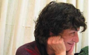 H Μαρία Λαϊνά φωτογραφημένη από τον Παναγιώτη Ιωαννίδη. Πορτρέτο της ποιήτριας τραβηγμένο στις 18 Δεκεμβρίου 2006, που πρωτοδημοσιεύτηκαν στο Books&#039; Journal #149.
