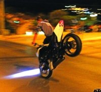 &Omicron; ή&chi;&omicron;&sigmaf; &mu;&eta;&chi;&alpha;&nu;ώ&nu; &alpha;&pi;ό &nu;&upsilon;&chi;&tau;&epsilon;&rho;&iota;&nu;έ&sigmaf; &kappa;ό&nu;&tau;&rho;&epsilon;&sigmaf; &epsilon;ί&nu;&alpha;&iota; &kappa;&upsilon;&rho;ί&alpha;&rho;&chi;&omicron;&sigmaf; &tau;&iota;&sigmaf; &nu;ύ&chi;&tau;&epsilon;&sigmaf; &sigma;&tau;&eta;&nu; &epsilon;&lambda;&lambda;&eta;&nu;&iota;&kappa;ή &pi;&rho;&omega;&tau;&epsilon;ύ&omicron;&upsilon;&sigma;&alpha;. 