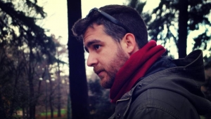 &Omicron; &gamma;&rho;&alpha;&mu;&mu;&alpha;&tau;έ&alpha;&sigmaf; &tau;&eta;&sigmaf; &nu;&epsilon;&omicron;&lambda;&alpha;ί&alpha;&sigmaf; &Sigma;&Upsilon;&Rho;&Iota;&Zeta;&Alpha;, &Iota;ά&sigma;&omega;&nu; &Sigma;&chi;&iota;&nu;ά&sigmaf;-&Pi;&alpha;&pi;&alpha;&delta;ό&pi;&omicron;&upsilon;&lambda;&omicron;&sigmaf;.