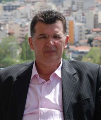 &Omicron; &mu;&epsilon;&iota;&omicron;&nu;&omicron;&tau;&iota;&kappa;ό&sigmaf; &psi;&upsilon;&chi;ί&alpha;&tau;&rho;&omicron;&sigmaf; &Mu;&pi;&omicron;&upsilon;&rho;&chi;ά&nu; &Mu;&pi;&alpha;&rho;ά&nu;.