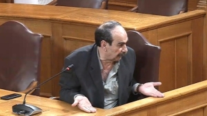 &Omicron; &Gamma;&iota;ώ&rho;&gamma;&omicron;&sigmaf; &Xi;&upsilon;&lambda;&omicron;ύ&rho;&eta;&sigmaf; &sigma;&tau;&eta; &Beta;&omicron;&upsilon;&lambda;ή, &epsilon;&nu;ώ&pi;&iota;&omicron;&nu; &tau;&eta;&sigmaf; &epsilon;&xi;&epsilon;&tau;&alpha;&sigma;&tau;&iota;&kappa;ή&sigmaf; &epsilon;&pi;&iota;&tau;&rho;&omicron;&pi;ή&sigmaf; &gamma;&iota;&alpha; &tau;&omicron;&nu; &Omicron;&Pi;&Epsilon;&Kappa;&Epsilon;&Pi;&Epsilon;.