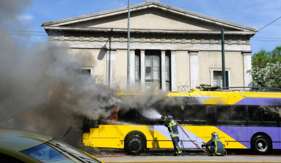 23/5/2015, &alpha;&pi;ό&gamma;&epsilon;&upsilon;&mu;&alpha;. &Pi;&upsilon;&rho;&pi;&omicron;&lambda;&eta;&mu;έ&nu;&omicron; &tau;&rho;ό&lambda;&epsilon;ϊ &sigma;&tau;&eta;&nu; &omicron;&delta;ό &Pi;&alpha;&tau;&eta;&sigma;ί&omega;&nu;, έ&xi;&omega; &alpha;&pi;ό &tau;&omicron; &Pi;&omicron;&lambda;&upsilon;&tau;&epsilon;&chi;&nu;&epsilon;ί&omicron;.