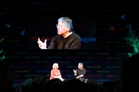 &Omicron; &Kappa;&alpha;&zeta;&omicron;ύ&omicron; &Iota;&sigma;&iota;&gamma;&kappa;&omicron;ύ&rho;&omicron; &sigma;&tau;&omicron; HayFestival &tau;&eta;&sigmaf; &Omicron;&upsilon;&alpha;&lambda;&lambda;ί&alpha;&sigmaf;, &tau;&omicron; 2015.