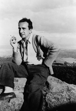 Ο Ζοάν Σάλες, αρχές της δεκαετίας του 1950, όταν έγραφε την πρώτη εκδοχή της Αβέβαιης δόξας.  