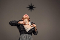 &Alpha;&pi;ό &tau;&eta;&nu; &pi;&alpha;&rho;ά&sigma;&tau;&alpha;&sigma;&eta; Democracy in America &tau;&omicron;&upsilon; &Rho;&omicron;&mu;έ&omicron; &Kappa;&alpha;&sigma;&tau;&epsilon;&lambda;&omicron;ύ&tau;&sigma;&iota;. 