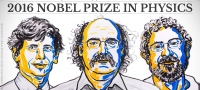 &Omicron;&iota; &tau;&rho;&epsilon;&iota;&sigmaf; &beta;&rho;&epsilon;&tau;&alpha;&nu;&omicron;ί &phi;&upsilon;&sigma;&iota;&kappa;&omicron;ί David J. Thouless, F. Duncan M. Haldane &kappa;&alpha;&iota; Michael J. Kosterlitz, ό&pi;&omega;&sigmaf; &alpha;&pi;&alpha;&theta;&alpha;&nu;&alpha;&tau;ί&sigma;&tau;&eta;&kappa;&alpha;&nu; &alpha;&pi;ό &tau;&omicron;&nu; &pi;&omicron;&rho;&tau;&rho;&epsilon;&tau;ί&sigma;&tau;&alpha; &tau;&omega;&nu; &Nu;ό&mu;&pi;&epsilon;&lambda;. 