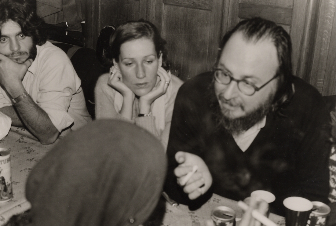 O &Delta;&iota;&omicron;&nu;ύ&sigma;&eta;&sigmaf; &Sigma;&alpha;&beta;&beta;ό&pi;&omicron;&upsilon;&lambda;&omicron;&sigmaf; &kappa;&alpha;&iota; &sigma;&tau;&omicron; &pi;&lambda;ά&iota; &tau;&omicron;&upsilon; &eta; Ά&sigma;&pi;&alpha;, &eta; &sigma;ύ&zeta;&upsilon;&gamma;ό&sigmaf; &tau;&omicron;&upsilon;.  