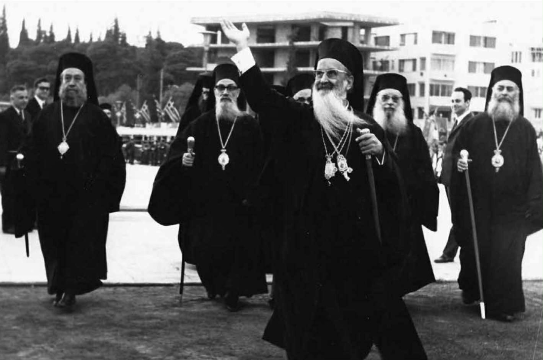 O &alpha;&rho;&chi;&iota;&epsilon;&pi;ί&sigma;&kappa;&omicron;&pi;&omicron;&sigmaf; &Iota;&epsilon;&rho;ώ&nu;&upsilon;&mu;&omicron;&sigmaf; &sigma;&tau;&omicron; &Pi;&alpha;&nu;&alpha;&theta;&eta;&nu;&alpha;ϊ&kappa;ό &Sigma;&tau;ά&delta;&iota;&omicron;, &sigma;&tau;&eta; &delta;&iota;ά&rho;&kappa;&epsilon;&iota;&alpha; &tau;&omega;&nu; &kappa;&iota;&tau;&sigmaf; &epsilon;&omicron;&rho;&tau;ώ&nu; &tau;&eta;&sigmaf; &Pi;&omicron;&lambda;&epsilon;&mu;&iota;&kappa;ή&sigmaf; &Alpha;&rho;&epsilon;&tau;ή&sigmaf; &tau;&omega;&nu; &Epsilon;&lambda;&lambda;ή&nu;&omega;&nu;, &pi;&omicron;&upsilon; &delta;&iota;&omicron;&rho;&gamma;ά&nu;&omega;&nu;&epsilon; &eta; &chi;&omicron;ύ&nu;&tau;&alpha;. &Tau;&omicron; &delta;&iota;&kappa;&tau;&alpha;&tau;&omicron;&rho;&iota;&kappa;ό &kappa;&alpha;&theta;&epsilon;&sigma;&tau;ώ&sigmaf; &mu;&epsilon; &tau;&eta; &sigma;&upsilon;&nu;&alpha;ί&nu;&epsilon;&sigma;&eta; &tau;&omicron;&upsilon; &Iota;&epsilon;&rho;&omega;&nu;ύ&mu;&omicron;&upsilon; &Alpha;&acute; &epsilon;&pi;&iota;&chi;&epsilon;ί&rho;&eta;&sigma;&epsilon; &nu;&alpha; &mu;&epsilon;&tau;&alpha;&beta;ά&lambda;&epsilon;&iota; &rho;&iota;&zeta;&iota;&kappa;ά &tau;&omicron;&nu; &tau;&rho;ό&pi;&omicron; &sigma;&upsilon;&gamma;&kappa;&rho;ό&tau;&eta;&sigma;&eta;&sigmaf; &tau;&eta;&sigmaf; &Delta;&iota;&alpha;&rho;&kappa;&omicron;ύ&sigmaf; &Iota;&epsilon;&rho;ά&sigmaf; &Sigma;&upsilon;&nu;ό&delta;&omicron;&upsilon;, &nu;&alpha; &mu;&eta; &sigma;&epsilon;&beta;&alpha;&sigma;&tau;&epsilon;ί &delta;&eta;&lambda;&alpha;&delta;ή &tau;&eta; &Sigma;&upsilon;&nu;&omicron;&delta;&iota;&kappa;ή &Pi;&rho;ά&xi;&eta; &tau;&omicron;&upsilon; 1928, &mu;&epsilon; &alpha;&pi;&omicron;&tau;έ&lambda;&epsilon;&sigma;&mu;&alpha; &pi;&rho;&omicron;&beta;&lambda;ή&mu;&alpha;&tau;&alpha; &sigma;&tau;&eta; &sigma;&chi;έ&sigma;&eta; &tau;&eta;&sigmaf; &Epsilon;&kappa;&kappa;&lambda;&eta;&sigma;ί&alpha;&sigmaf; &mu;&epsilon; &tau;&omicron; &Omicron;&iota;&kappa;&omicron;&upsilon;&mu;&epsilon;&nu;&iota;&kappa;ό &Pi;&alpha;&tau;&rho;&iota;&alpha;&rho;&chi;&epsilon;ί&omicron; &kappa;&alpha;&iota; &mu;&epsilon; &tau;&omicron; &epsilon;&lambda;&lambda;&eta;&nu;&iota;&kappa;ό &kappa;&rho;ά&tau;&omicron;&sigmaf;, &tau;&alpha; &omicron;&pi;&omicron;ί&alpha; έ&gamma;&iota;&nu;&epsilon; &pi;&rho;&omicron;&sigma;&pi;ά&theta;&epsilon;&iota;&alpha; &nu;&alpha; &rho;&upsilon;&theta;&mu;&iota;&sigma;&tau;&omicron;ύ&nu; &mu;&epsilon; &tau;&omicron; &Sigma;ύ&nu;&tau;&alpha;&gamma;&mu;&alpha; &tau;&omicron;&upsilon; 1975.  