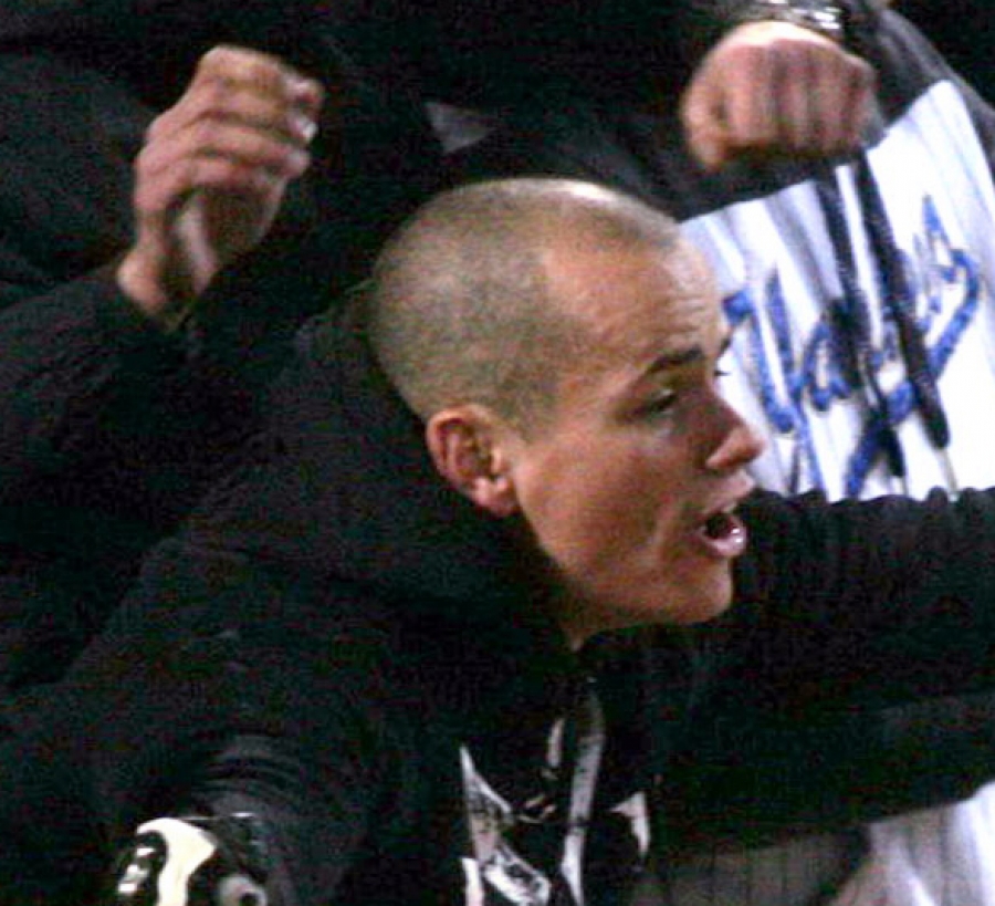 &Omicron; &upsilon;&iota;ό&sigmaf; &Mu;&pi;&alpha;&lambda;&tau;ά&kappa;&omicron;&sigmaf; &sigma;&tau;&eta;&nu; &epsilon;&xi;έ&delta;&rho;&alpha; &gamma;&eta;&pi;έ&delta;&omicron;&upsilon;.