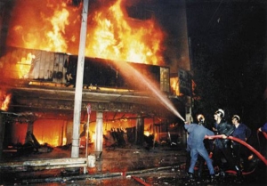 Η φωτιά που έκαψε το κατάστημα Κ. Μαρούσης, στην οδό Πανεπιστημίου, κοντά στην Ομόνοια, τον Ιανουάριο του 1991. Ο απολογισμός; Τέσσερις νεκροί.