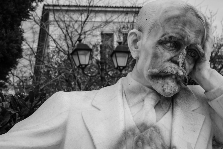 &Tau;&omicron; ά&gamma;&alpha;&lambda;&mu;&alpha; &tau;&omicron;&upsilon; &Pi;&alpha;&lambda;&alpha;&mu;ά, &alpha;&pi;ό &tau;&omicron;&nu; &Phi;&alpha;&lambda;&eta;&rho;έ&alpha;, &pi;&omicron;&upsilon; έ&chi;&epsilon;&iota; &tau;&omicron;&pi;&omicron;&theta;&epsilon;&tau;&eta;&theta;&epsilon;ί &sigma;&tau;&eta;&nu; &omicron;&delta;ό &Alpha;&kappa;&alpha;&delta;&eta;&mu;ί&alpha;&sigmaf;, &epsilon;ί&nu;&alpha;&iota; &tau;&omicron; &beta;&alpha;&sigma;&iota;&kappa;ό &theta;έ&mu;&alpha; &tau;&eta;&sigmaf; &alpha;&phi;ί&sigma;&alpha;&sigmaf; &tau;&omicron;&upsilon; (&psi;&epsilon;&upsilon;&delta;&omicron;)&nu;&tau;&omicron;&kappa;&iota;&mu;&alpha;&nu;&tau;έ&rho; Deptocracy. &Epsilon;&delta;ώ, ό&pi;&omega;&sigmaf; &kappa;&alpha;&tau;ά&nu;&tau;&eta;&sigma;&epsilon; &mu;&epsilon;&tau;ά &tau;&eta;&nu; "&epsilon;&iota;&kappa;&alpha;&sigma;&tau;&iota;&kappa;ή &pi;&alpha;&rho;έ&mu;&beta;&alpha;&sigma;&eta;" &alpha;&gamma;&nu;ώ&sigma;&tau;&omega;&nu;, &tau;&omicron;&upsilon;&sigmaf; &omicron;&pi;&omicron;ί&omicron;&upsilon;&sigmaf; &eta; &kappa;&upsilon;&beta;έ&rho;&nu;&eta;&sigma;&eta; &alpha;&phi;ή&nu;&epsilon;&iota; &alpha;&nu;&epsilon;&nu;ό&chi;&lambda;&eta;&tau;&omicron;&upsilon;&sigmaf; &nu;&alpha; &lambda;&upsilon;&mu;&alpha;ί&nu;&omicron;&nu;&tau;&alpha;&iota; &tau;&eta;&nu; &Alpha;&theta;ή&nu;&alpha;, &tau;&eta;&nu; ί&delta;&iota;&alpha; &pi;&epsilon;&rho;ί&omicron;&delta;&omicron; &pi;&omicron;&upsilon; &epsilon;&nu;&tau;ό&sigmaf; &tau;&eta;&sigmaf; &Beta;&omicron;&upsilon;&lambda;ή&sigmaf; &epsilon;&kappa;&tau;&upsilon;&lambda;ί&sigma;&sigma;&epsilon;&tau;&alpha;&iota; &eta; &kappa;&omega;&mu;&omega;&delta;ί&alpha; &tau;&omega;&nu; &sigma;&upsilon;&nu;&epsilon;&delta;&rho;&iota;ά&sigma;&epsilon;&omega;&nu; &mu;&iota;&alpha;&sigmaf; &Epsilon;&pi;&iota;&tau;&rho;&omicron;&pi;ή&sigmaf; &gamma;&iota;&alpha; &tau;&omicron;&nu; έ&lambda;&epsilon;&gamma;&chi;&omicron; &kappa;&alpha;&iota; &tau;&omicron;&upsilon; &epsilon;&lambda;&lambda;&eta;&nu;&iota;&kappa;&omicron;ύ &chi;&rho;έ&omicron;&upsilon;&sigmaf;.