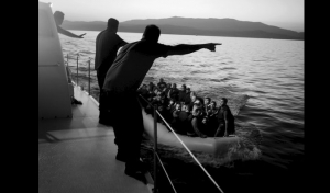 Διάσωση μεταναστών στο Αιγαίο, από το φακό του Ένρι Τσανάι.