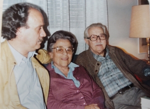 Tρεις σημαντικές πνευματικές προσωπικότητες με σημαντικό έργο τα μεταπολεμικά χρόνια. Ο ποιητής Χριστόφορος Λιοντάκης (1945-2019), η διευθύντρια χορωδιών Έλλη Νικολαΐδη (1914-1994) και ο μουσικοκριτικός και συλλέκτης μουσικών οργάνων Φοίβος Ανωγειανάκης (1915-2003).