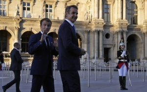 28 Σεπτεμβρίου 2021, Παρίσι. Ο έλληνας πρωθυπουργός Κυριάκος Μητσοτάκης και ο γάλλος πρόεδρος Εμμανουέλ Μακρόν στη διάρκεια της συνάντησής τους, στην οποία ανακοινώθηκε η συμφωνία αναβάθμισης της διμερούς αμυντικής συνεργασίας των δύο χωρών.  