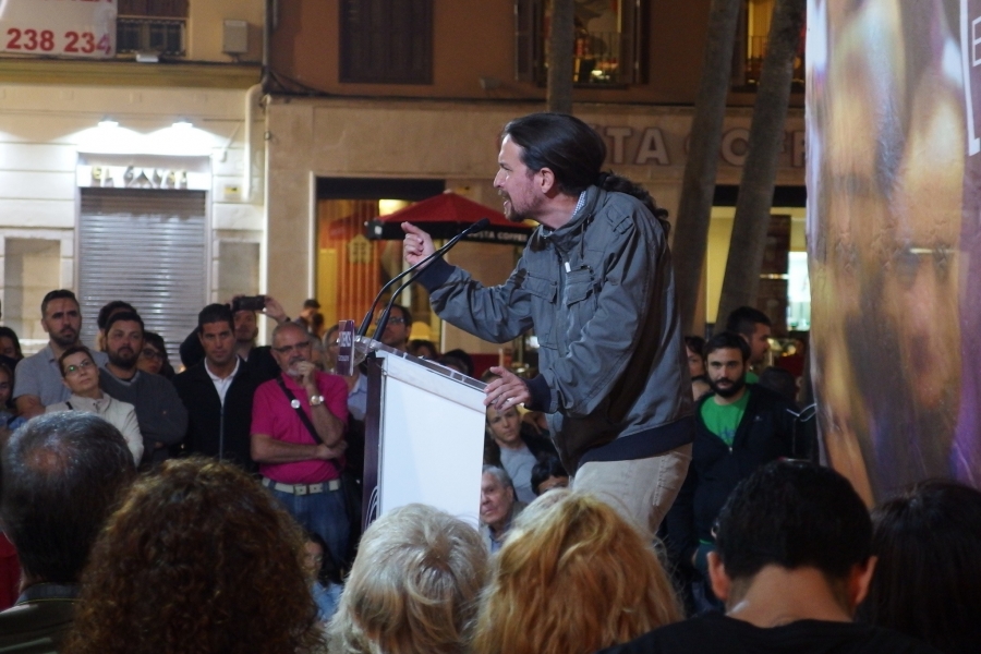 17 Μαΐου 2014, Μάλαγα, Ισπανία. Ο Πάμπλο Ιγκλέσιας των Podemos συνδυάζει το lifestyle της νεότητας, τη μιντιακή χρήση της εικόνας του, τα νέα μεσα και τον αριστερό ριζοσπαστικό λόγο που ακούγεται εύκολα στα αυτιά των λαϊκών στρωμάτων, στο όνομα των οποίων αρθρώνεται.