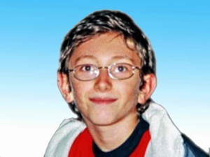 O Άλεξ Μεσχισβίλι, 11 χρόνων. Εξαφανίστηκε το 2006 από τη Βέροια, όπου έμενε. Για την εξαφάνισή του κατηγορήθηκαν πέντε παιδιά, πάνω-κάτω στην ηλικία του, που ομολόγησαν το φόνο του. 