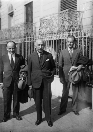 Ο Παναγής Τσαλδάρης (στο κέντρο) το 1933 στη Γενεύη.  