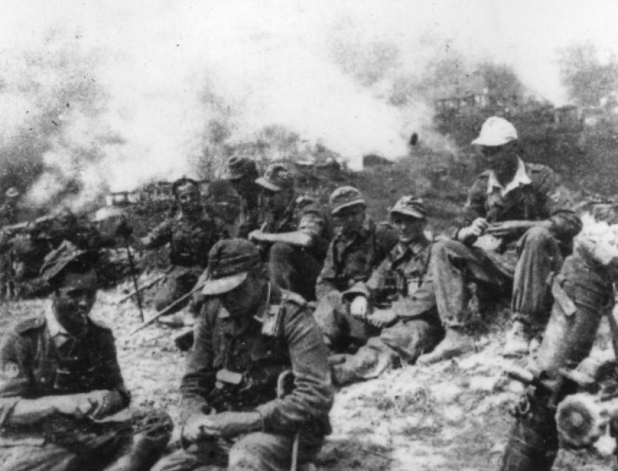 13 &Delta;&epsilon;&kappa;&epsilon;&mu;&beta;&rho;ί&omicron;&upsilon; 1943. &Gamma;&epsilon;&rho;&mu;&alpha;&nu;&omicron;ί &sigma;&tau;&rho;&alpha;&tau;&iota;ώ&tau;&epsilon;&sigmaf; &alpha;&mu;έ&sigma;&omega;&sigmaf; &mu;&epsilon;&tau;ά &tau;&eta;&nu; &pi;&upsilon;&rho;&pi;ό&lambda;&eta;&sigma;&eta; &tau;&omega;&nu; &Kappa;&alpha;&lambda;&alpha;&beta;&rho;ύ&tau;&omega;&nu;.