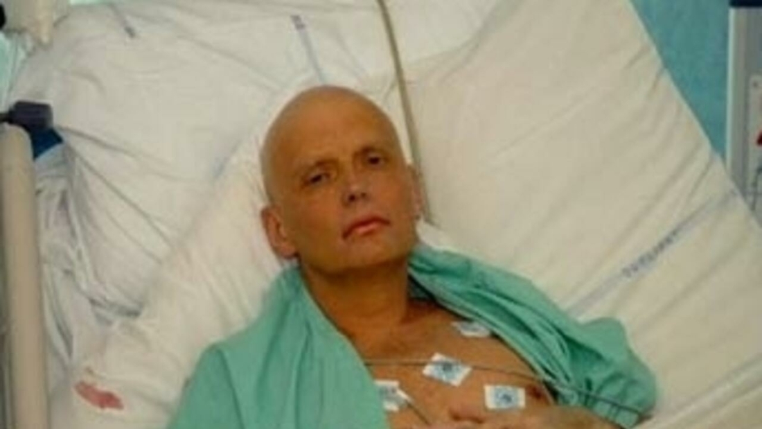 Νοέμβριος 2016. Ο Αλεξάντερ Λιτβινένκο, μετά τη δηλητηρίασή του από ραδιενεργό πολώνιο, στο πανεπιστημιακό νοσοκομείο του Λονδίνου.  