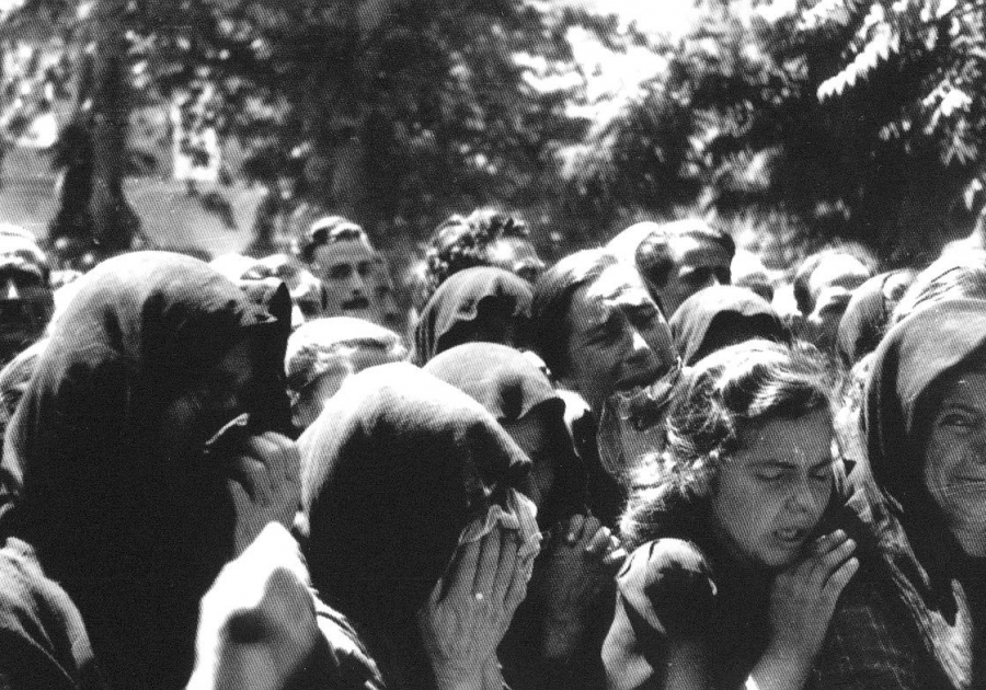 14 &Delta;&epsilon;&kappa;&epsilon;&mu;&beta;&rho;ί&omicron;&upsilon; 1943, &Kappa;&alpha;&lambda;ά&beta;&rho;&upsilon;&tau;&alpha;. &Gamma;&upsilon;&nu;&alpha;ί&kappa;&epsilon;&sigmaf; &pi;&omicron;&upsilon; &epsilon;&pi;έ&zeta;&eta;&sigma;&alpha;&nu; &theta;&rho;&eta;&nu;&omicron;ύ&nu; &tau;&omicron;&upsilon;&sigmaf; &nu;&epsilon;&kappa;&rho;&omicron;ύ&sigmaf; ά&nu;&tau;&rho;&epsilon;&sigmaf; &tau;&omicron;&upsilon;&sigmaf;, &pi;&omicron;&upsilon; &epsilon;&kappa;&tau;&epsilon;&lambda;έ&sigma;&tau;&eta;&kappa;&alpha;&nu; &alpha;&pi;ό ά&nu;&tau;&rho;&epsilon;&sigmaf; &tau;&omicron;&upsilon; &gamma;&epsilon;&rho;&mu;&alpha;&nu;&iota;&kappa;&omicron;ύ &sigma;&tau;&rho;&alpha;&tau;&omicron;ύ &kappa;&alpha;&tau;&omicron;&chi;ή&sigmaf;.  