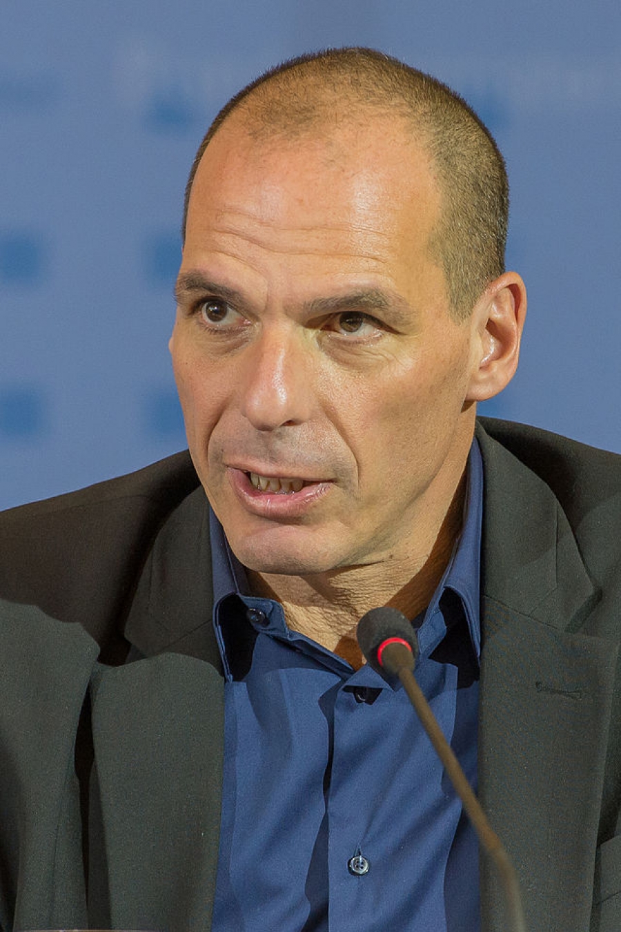 &Omicron; &Gamma;&iota;ά&nu;&nu;&eta;&sigmaf; &Beta;&alpha;&rho;&omicron;&upsilon;&phi;ά&kappa;&eta;&sigmaf;. &Phi;&omega;&tau;&omicron;&gamma;&rho;&alpha;&phi;&iota;&kappa;ό &pi;&omicron;&rho;&tau;&rho;έ&tau;&omicron; &tau;&omicron;&upsilon; &upsilon;&pi;&omicron;&upsilon;&rho;&gamma;&omicron;ύ &Omicron;&iota;&kappa;&omicron;&nu;&omicron;&mu;&iota;&kappa;ώ&nu;, &kappa;&alpha;&tau;ά &tau;&eta;&nu; &pi;&rho;ό&sigma;&phi;&alpha;&tau;&eta; &epsilon;&pi;ί&sigma;&kappa;&epsilon;&psi;ή &tau;&omicron;&upsilon; &sigma;&tau;&omicron; &Beta;&epsilon;&rho;&omicron;&lambda;ί&nu;&omicron;, &sigma;&tau;&iota;&sigmaf; 5 &Phi;&epsilon;&beta;&rho;&omicron;&upsilon;&alpha;&rho;ί&omicron;&upsilon; 2015. 